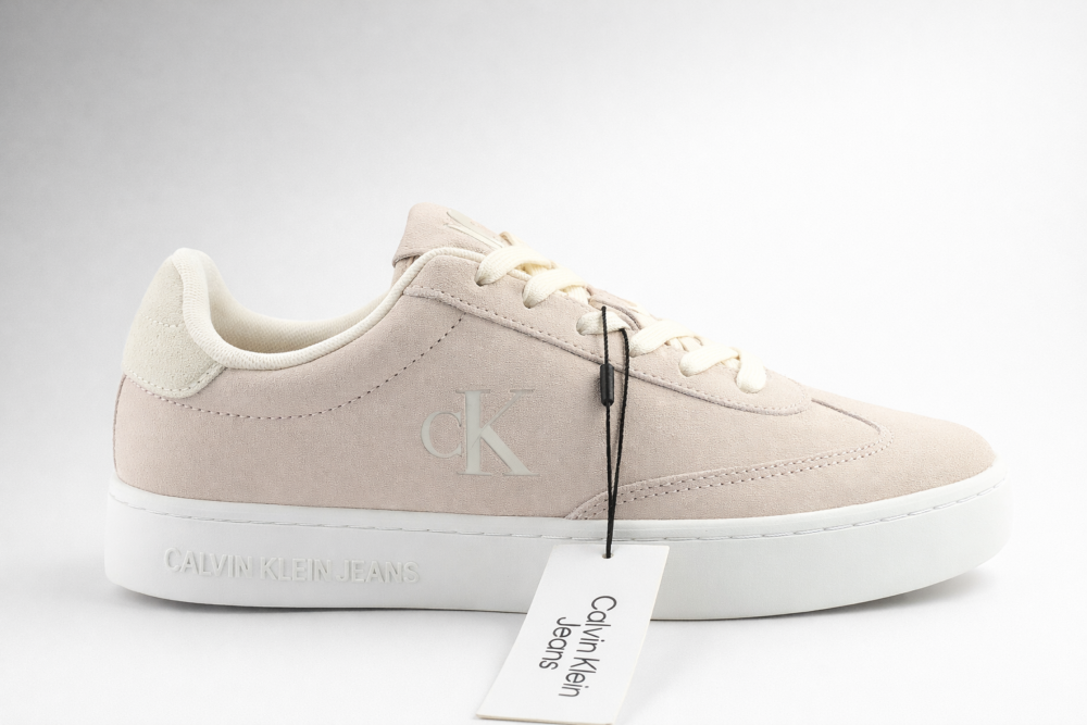 Calvin Klein Jeans beige sneaker close-up